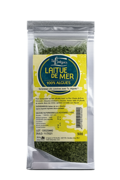 Frische Laitue de Mer zartgrüne Meeresalgen, naturbelassen und getrocknet, auf Holzbrett angerichtet